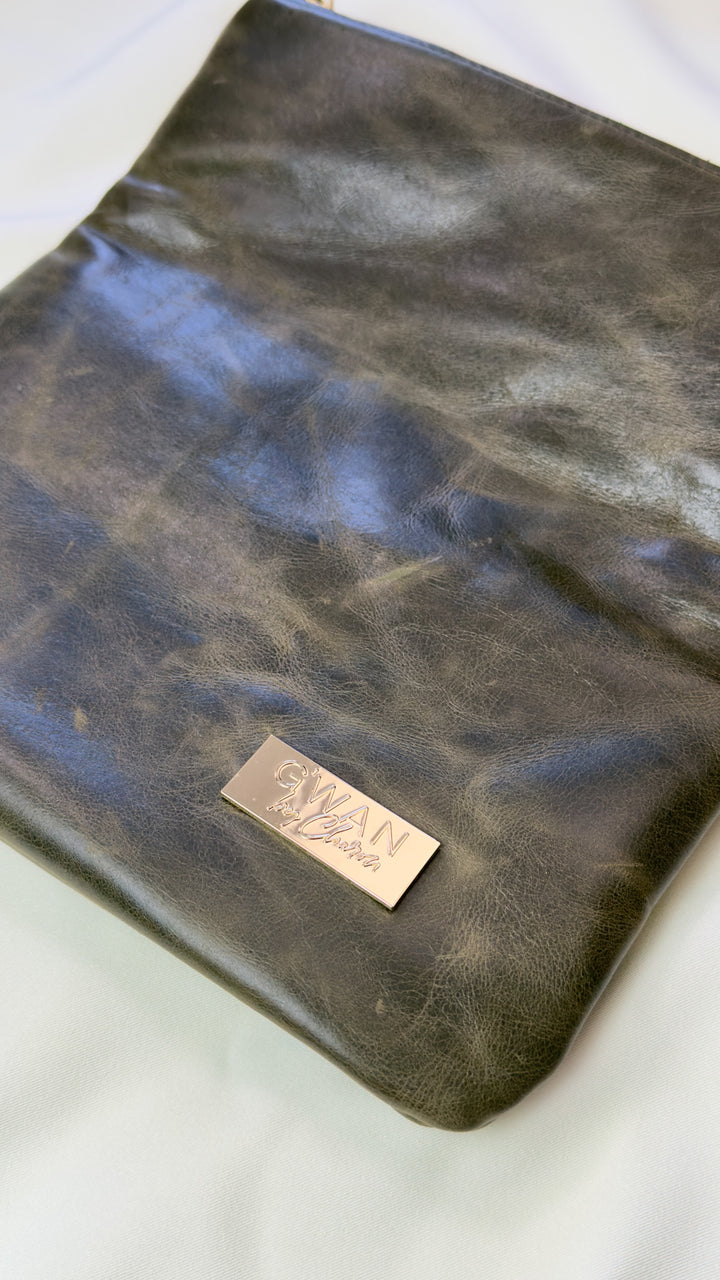 G'wan Flipper  Clutch |  Olive Pull Up leather